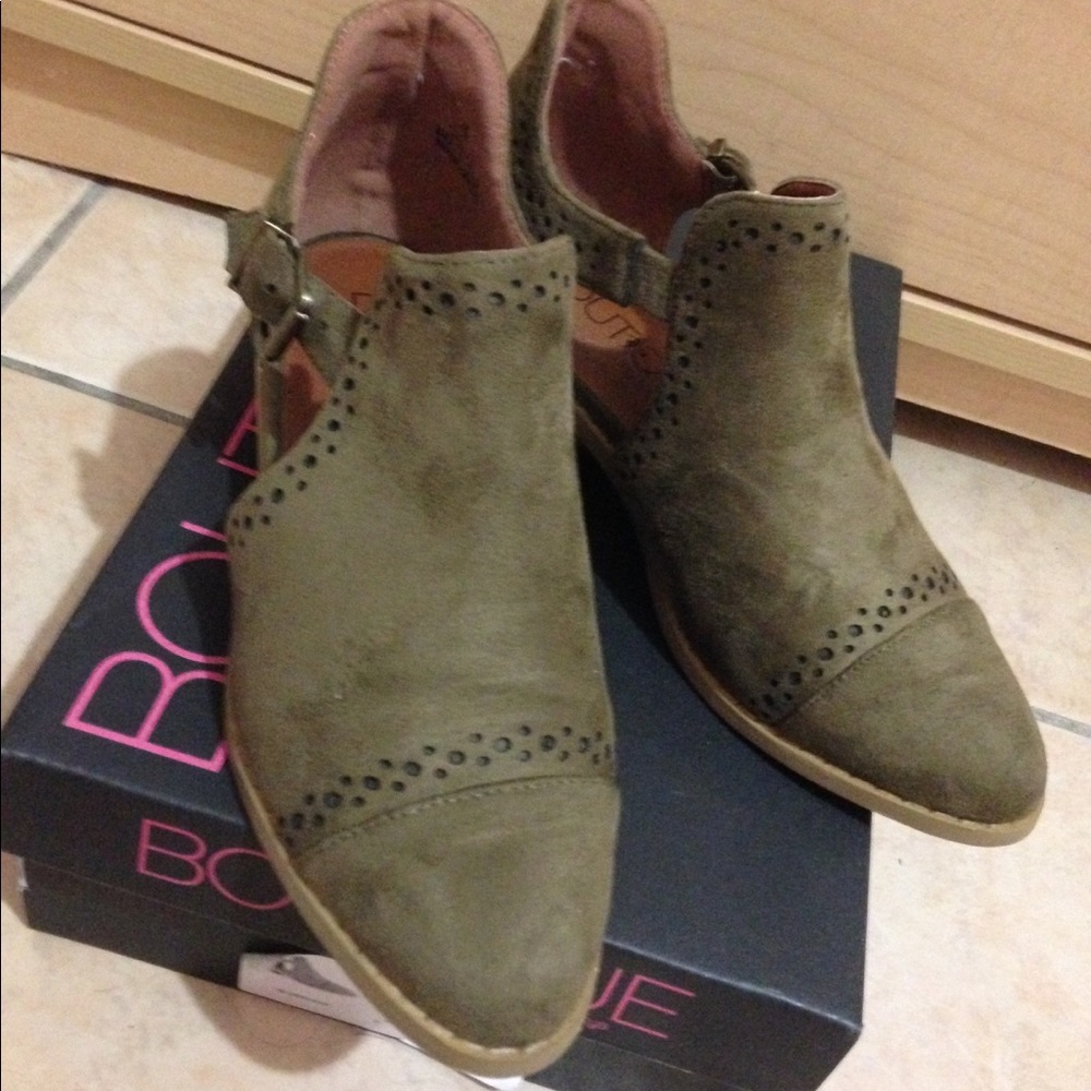 Boutique Sz. 6 Ankle Boots